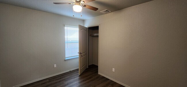 Building Photo - 3 Bedroom 2 Bath Duplex in Copperas Cove V...