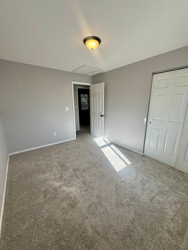 Building Photo - 4 Bedroom home in Stunning Rockrimmon