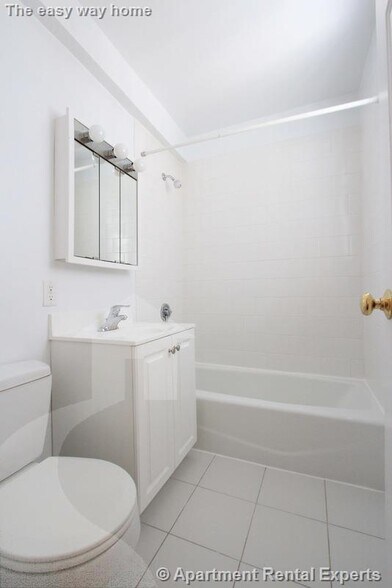 Building Photo - 60 Brattle St