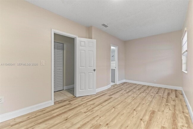 Building Photo - 3507 SW 25th Ter