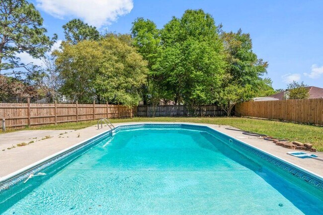 Building Photo - 425 Whirlaway Ct