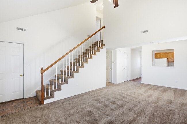 Building Photo - 3509 La Mesa Dr