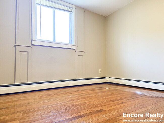 Building Photo - 8-8 Sunset St