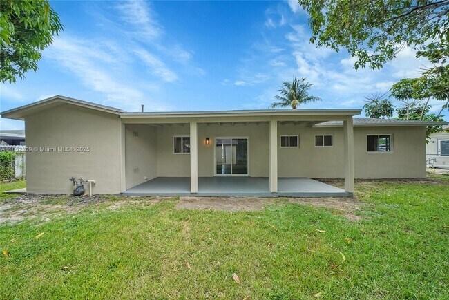Building Photo - 14312 SW 110th Ave