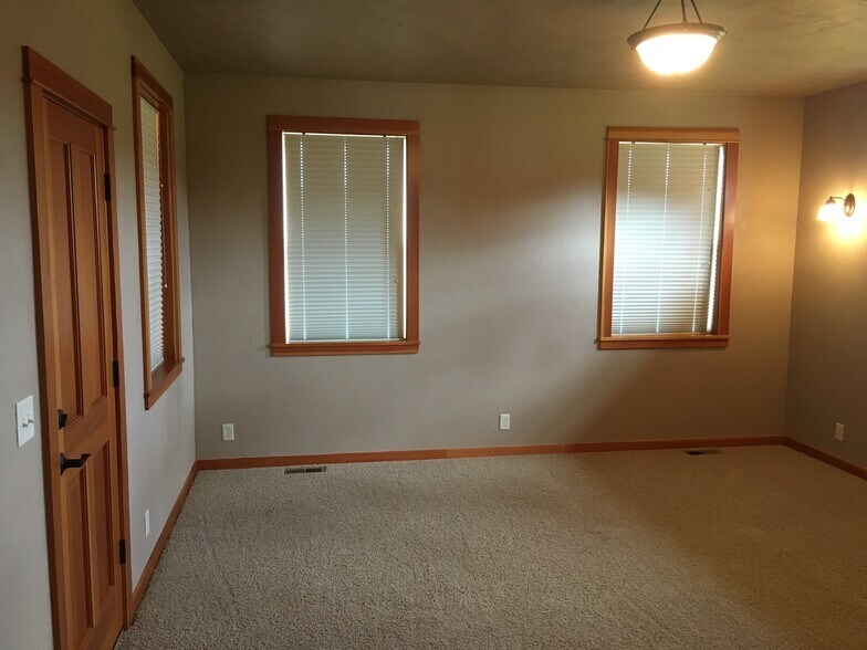 Building Photo - 91351 Donna Rd