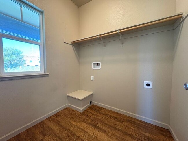 Building Photo - Remodeled Two Bedroom Quadplex Unit
