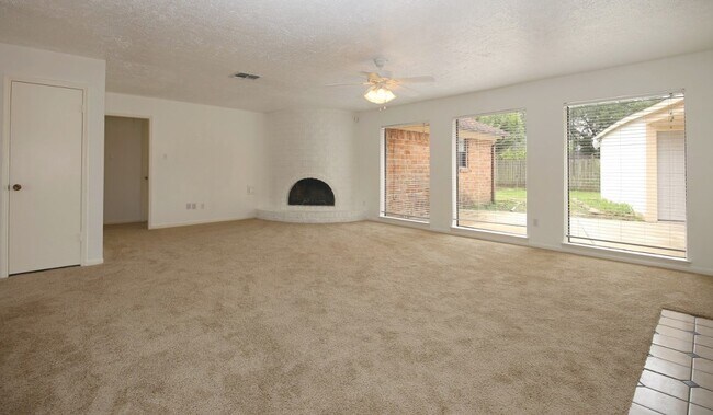 Building Photo - 11662 Sagewillow Ln