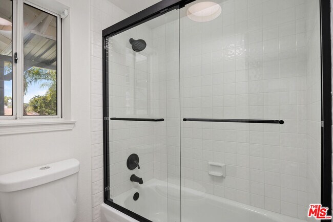 Building Photo - 655 Calle Ladera