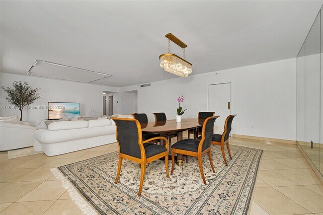 Building Photo - 10205 Collins Ave
