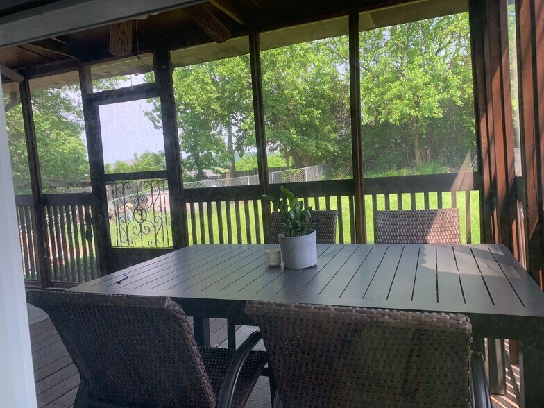 Building Photo - 411 10th Ave