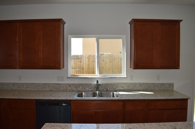 Building Photo - 855 Sophie Ct
