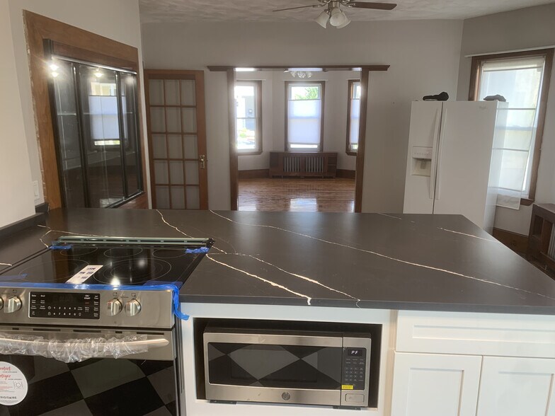 Building Photo - 81 Litchfield St