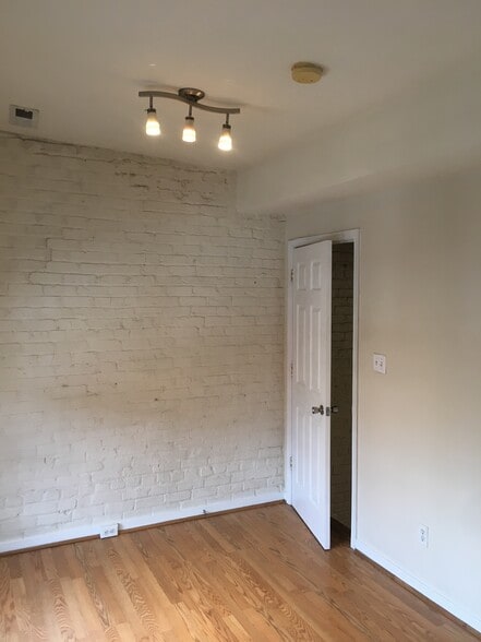 Building Photo - 310 N Laurel St