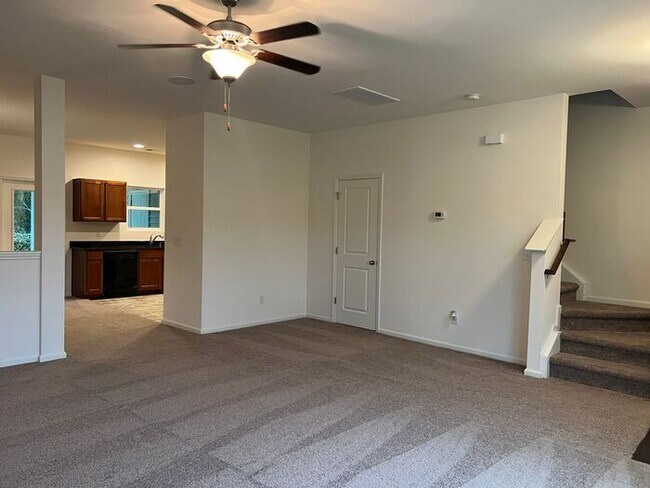 Building Photo - Available NOW- Lovely 2 Bedroom 2.5 Bath T...