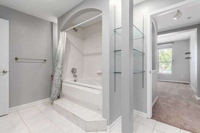 Building Photo - 2BD, 2BA City Park West Condo with 2 Garag...
