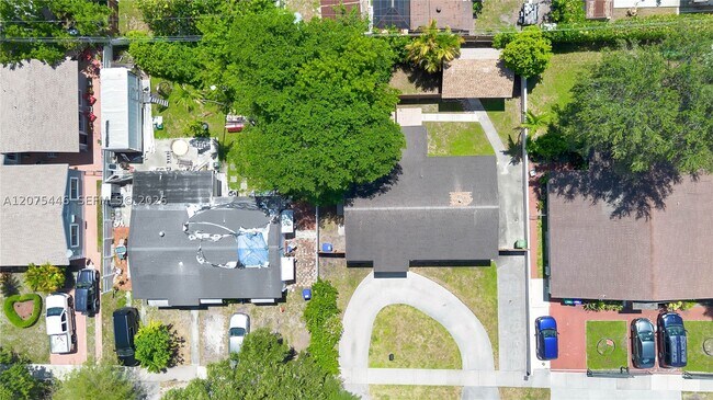 Building Photo - 323 NW 56th Ave.