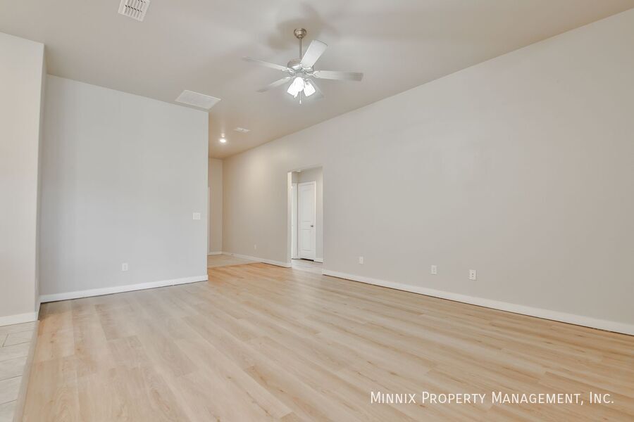 Building Photo - 13407 Ave. R-1(FS)