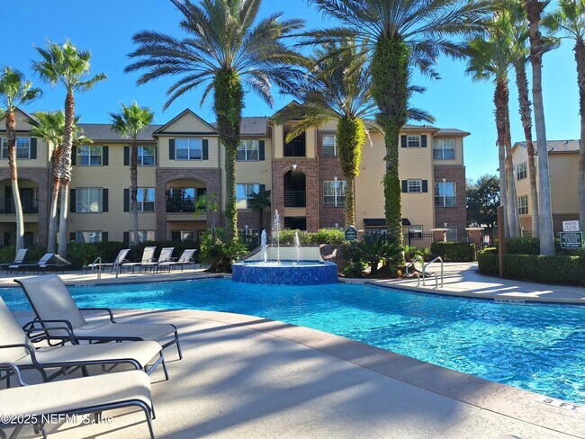 Building Photo - 7800 Point Meadows Dr