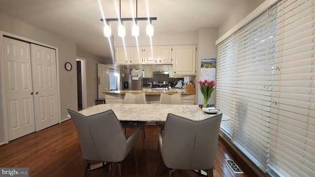 Building Photo - 6453 Springhouse Cir