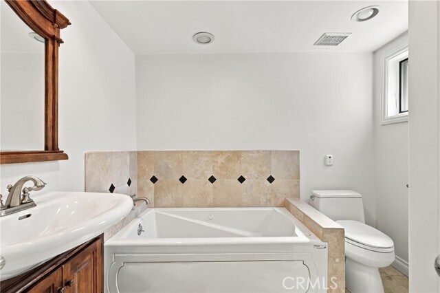 Building Photo - 642 N Crescent Heights Blvd