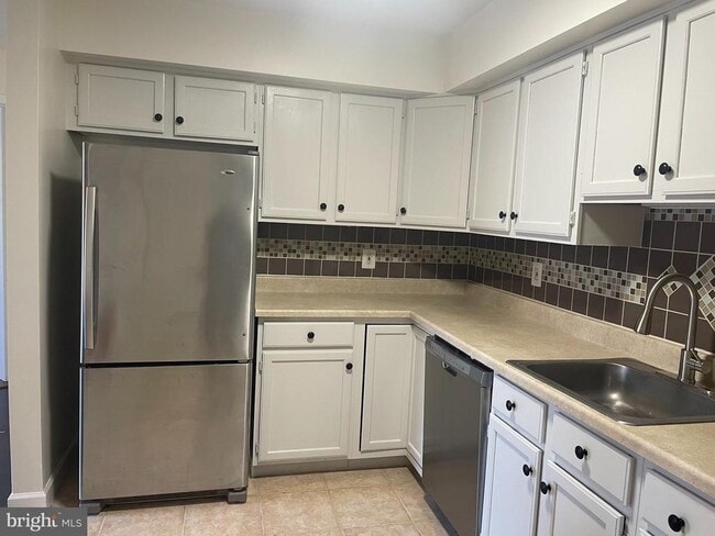 Building Photo - 511 Walden Cir