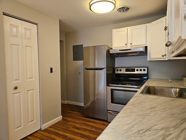 Building Photo - 38 Carey Ave