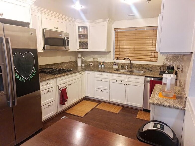 Building Photo - 625 E Del Mar Blvd