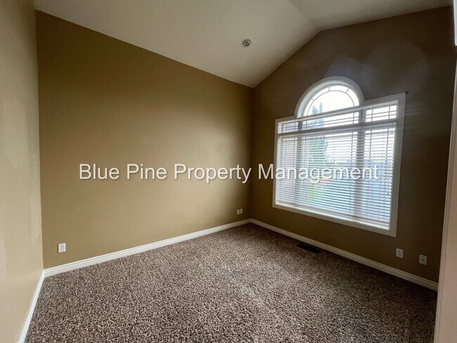 Building Photo - 6192 Pheasant Dr