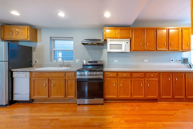 Building Photo - 524 N Ashland Ave