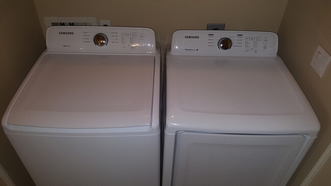 Washer-Dryer - 17365 N Cave Creek Rd