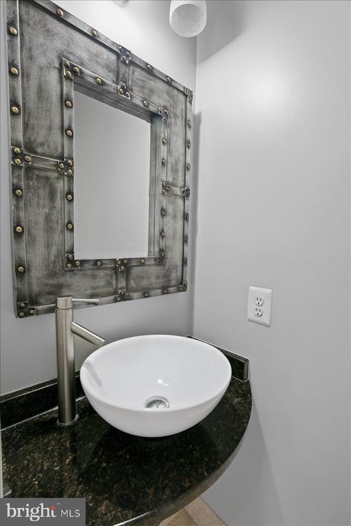 Building Photo - 6350 Regal Oak Dr