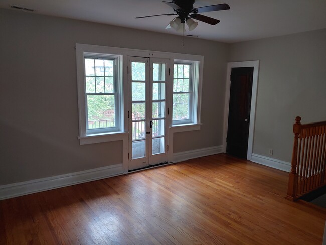 Family Room - 4972 Tholozan Ave