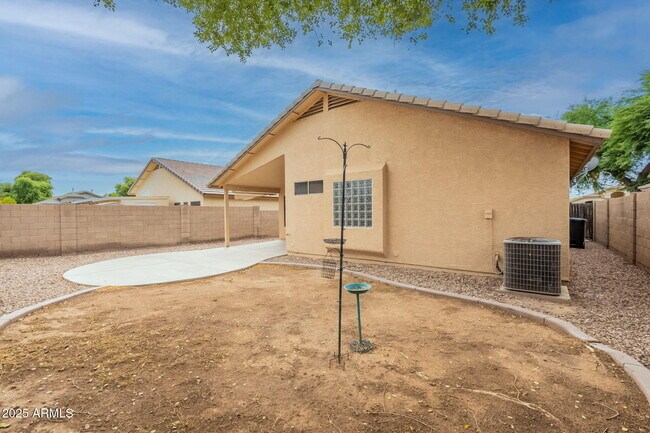 Building Photo - 12568 W Almeria Rd