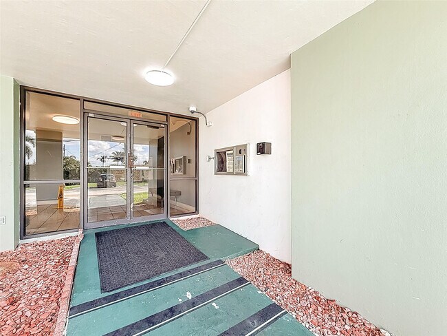 Building Photo - 2741 Taft St