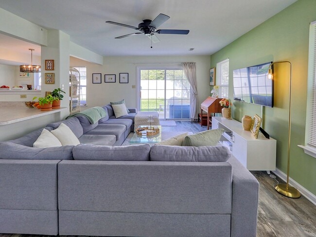 Building Photo - Year-round rental - 4 br 2.5 ba Twin Home in Seabright Village – East of Route 1