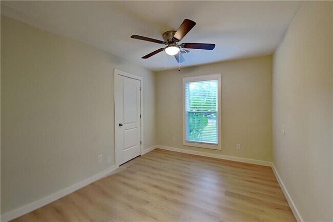 Building Photo - 1402 Mountain Overlook