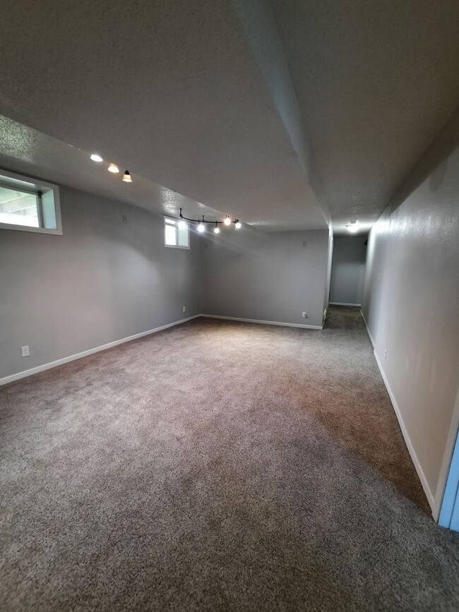 Building Photo - 4 BED | 2 BATH | HOME | RAPID VALLEY