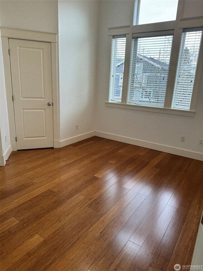 Building Photo - 3bd/2ba Seattle Townhome