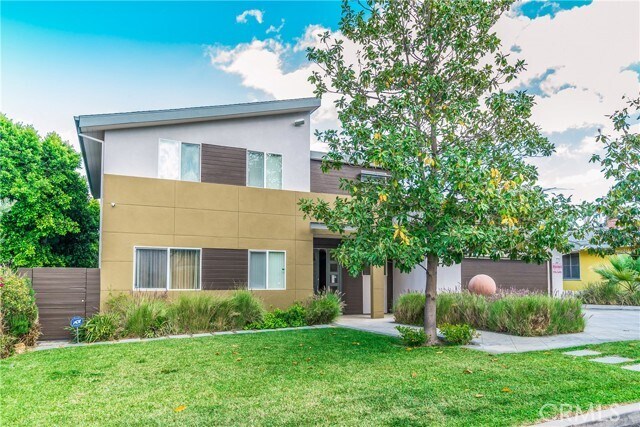 Building Photo - 5512 Leghorn Ave