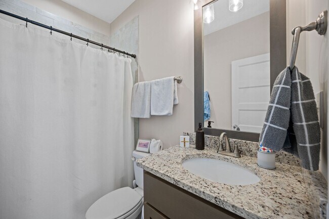 Building Photo - 5/3.5 TRULAND BUILT BEAUTY!