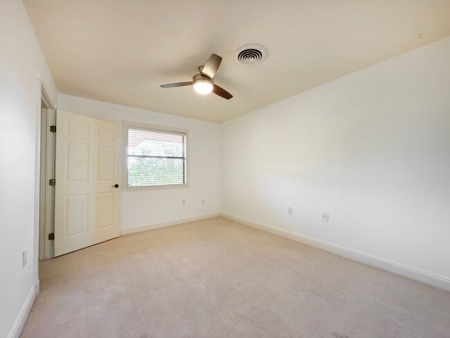 Building Photo - Roomy 5 Bedroom Home with Solar Panels