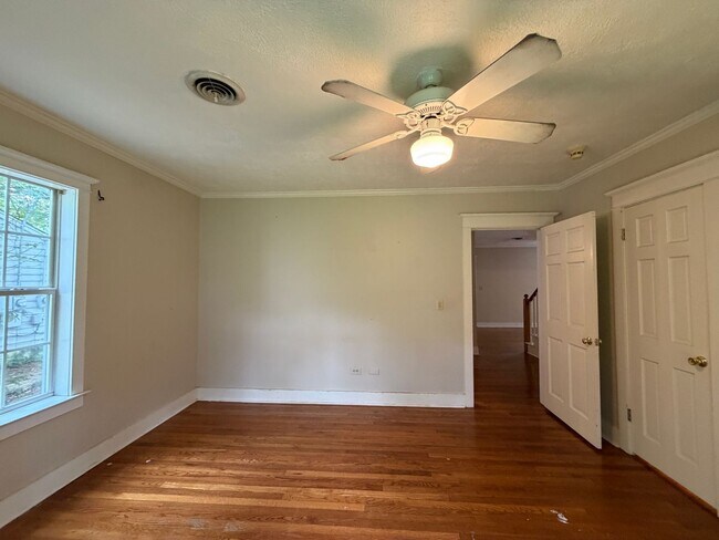 Building Photo - 207 Goodman Pl