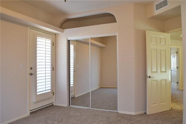 Building Photo - 6332 Franklin Vista Dr