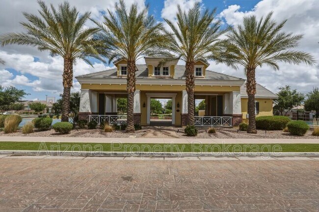 Building Photo - 2747 S Wildrose