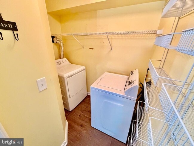 Building Photo - 214 Fernwood Pl