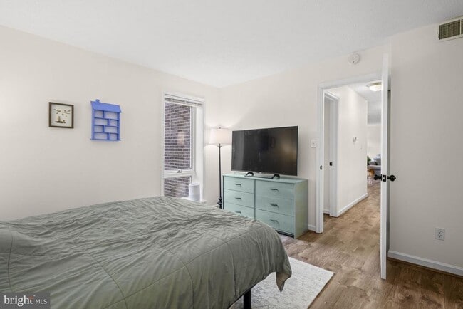 Building Photo - 44759 Woodlake Ct