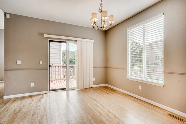 Building Photo - Gorgeous light and bright home in desirable Hearth neighborhood