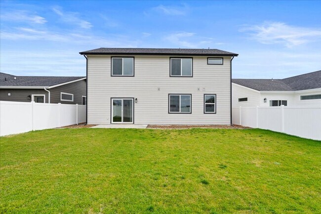 Building Photo - Spacious 4-Bedroom, 2.5 Bath, Two-Story Gem with a Fenced Yard!