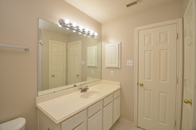 Building Photo - 8815 Barron Wood Cir E