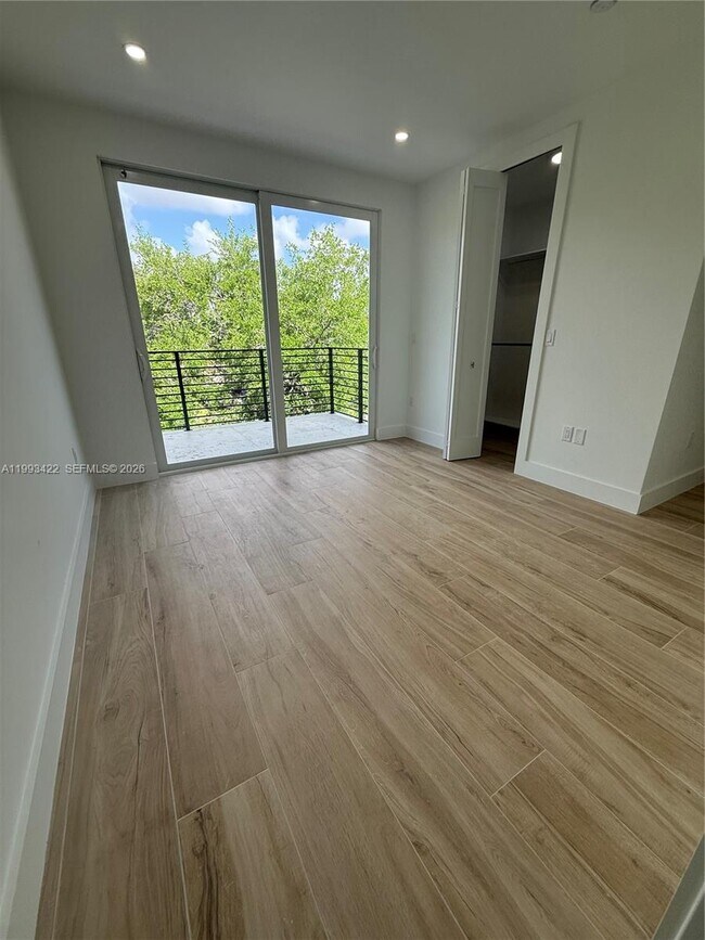 Building Photo - 1981 SW 33rd Ave